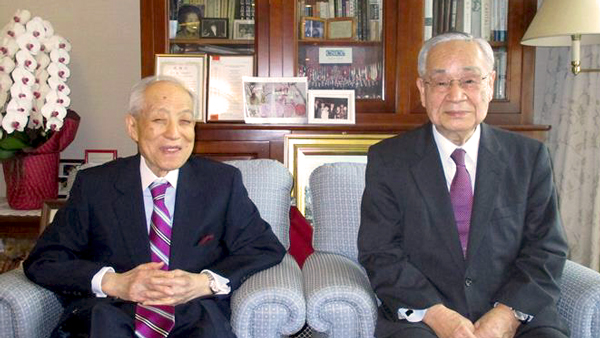 左から、元国連大使　谷口 誠 氏、日本ビジネスインテリジェンス協会理事長　中川 十郎 氏