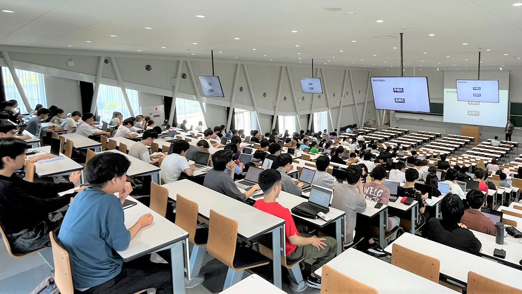九州大学で約150名の学生に「税理士」の魅力を伝える出張講義を実施