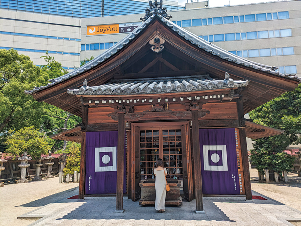 警固神社拝殿