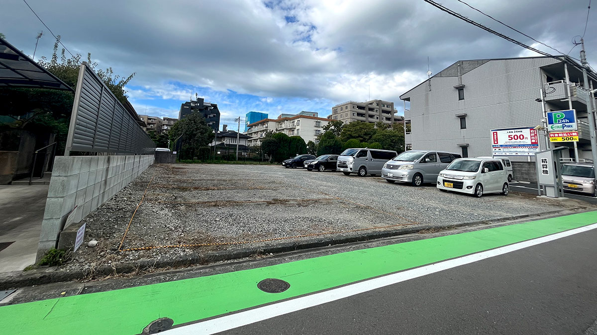 六本松駅から徒歩11分の駐車場（草香江2丁目）