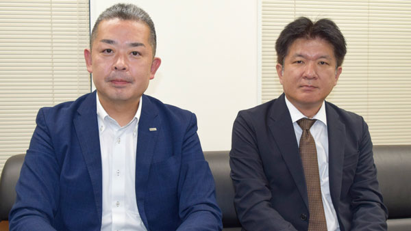 （左）東日本事業部資産情報部副部長  藤山聖 氏　（右）事業統括本部G空間DX推進部部長  岩崎秀司 氏