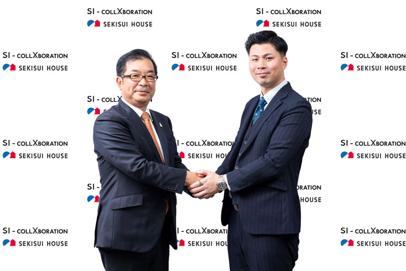 仲井積水ハウス代表（左）と内山悠悠ホーム代表（右）