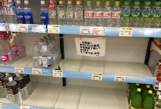 スーパーで水の売り切れ店が続出｜NetIB-News