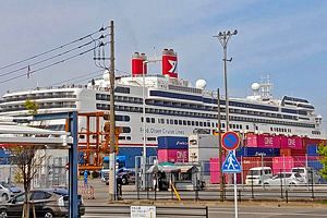 博多港、国際クルーズ船が3年2カ月ぶり入港 英国人ら乗客800人