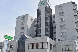 ウチヤマHD、25年3月期中間決算は増収減益も、通期では増収増益予想