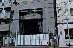 城南区のマンション解体現場で事故、男性作業員が意識不明