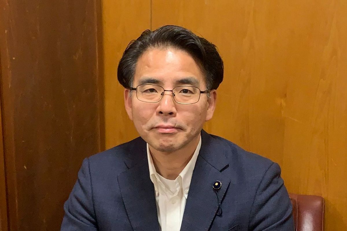 福岡県議会の海外視察問題で「日本維新の会」会派が、記者団に議長への要望について説明