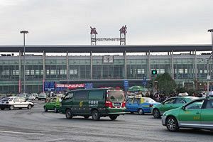 日系自動車メーカー、中国で「存亡の危機」に（前）
