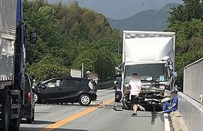 速報 八木山バイパスで乗用車とトラックの衝突事故 渋滞発生中 Netib News